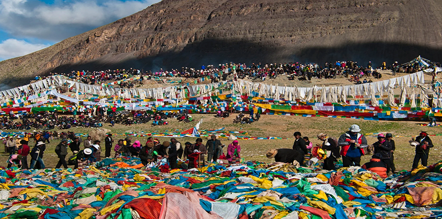 Saga Dawa : Plongez au Cœur du Mois le Plus Sacré du Tibet et Multipliez Vos Mérites