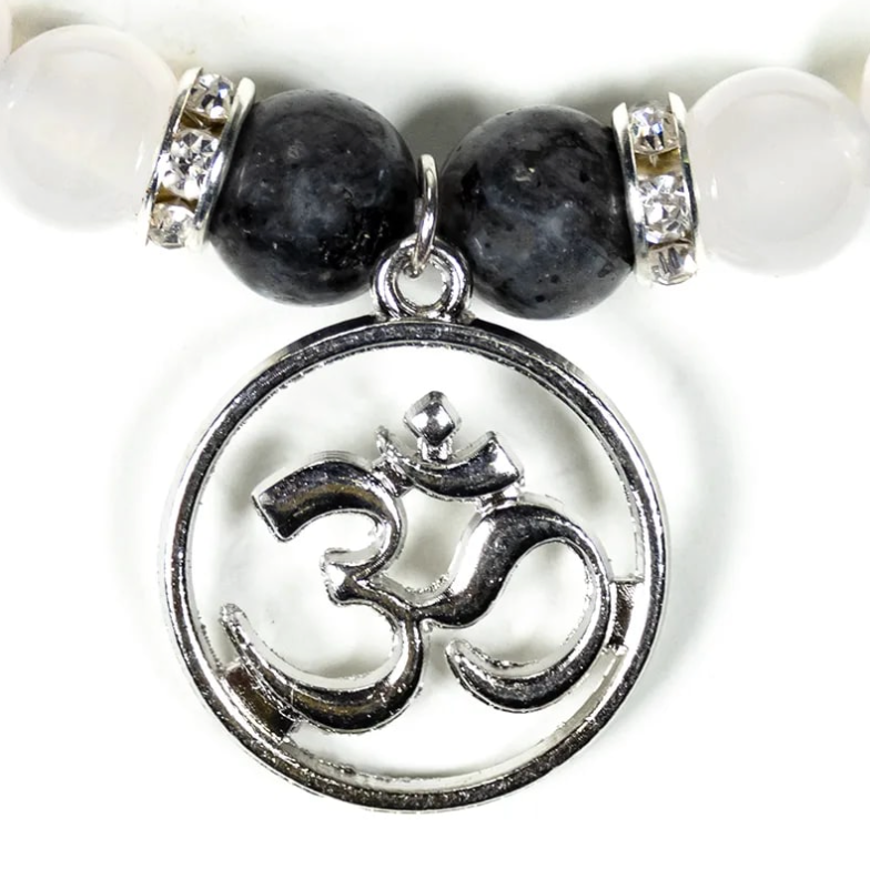 Pulsera de Labradorita, Ágata Blanca y OM