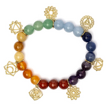Bracelet multicolore en perles, avec breloques fleurs dorées et breloques mantras, accessoires chakras. Bracelet 7 Chakras avec Breloques Bīja Mantras