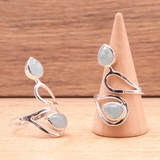 Bague argent 925 avec pierres bleu azur, design moderne et raffinée, mettant en valeur des cabochons d’aigue-marine.