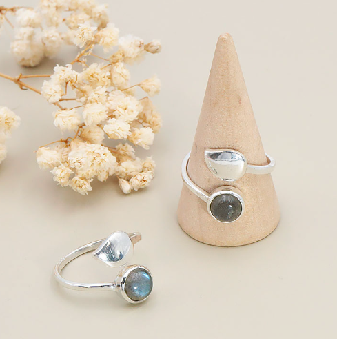 Anillo Vela de Claridad Aguamarina y Plata 925 – Calma y Expresión