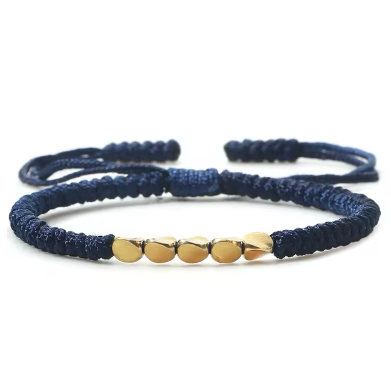 Pulsera de Suerte Dorada con Perlas de Cobre Azul