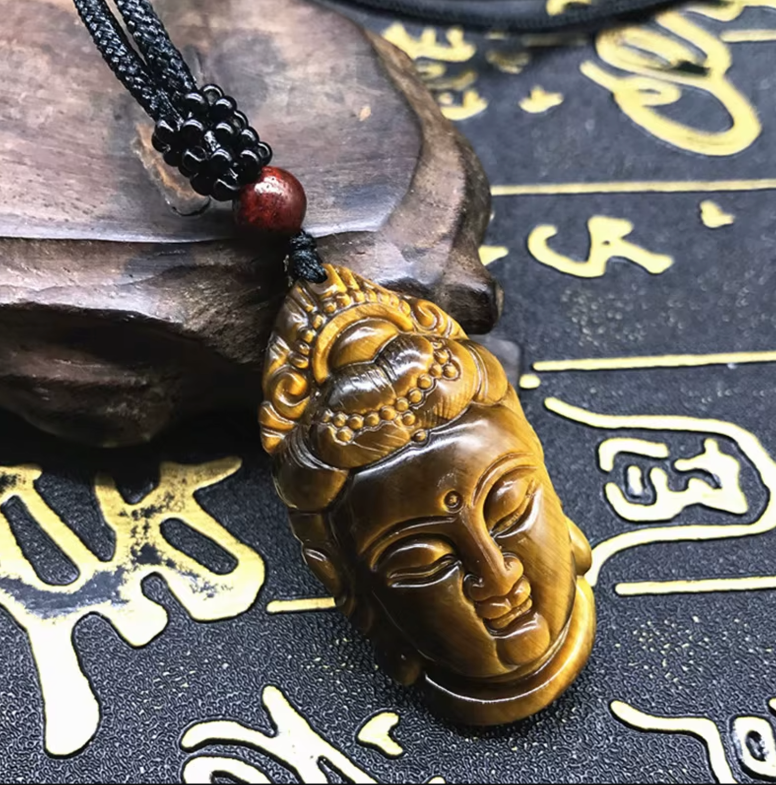 Colgante Budista con Ojo de Tigre