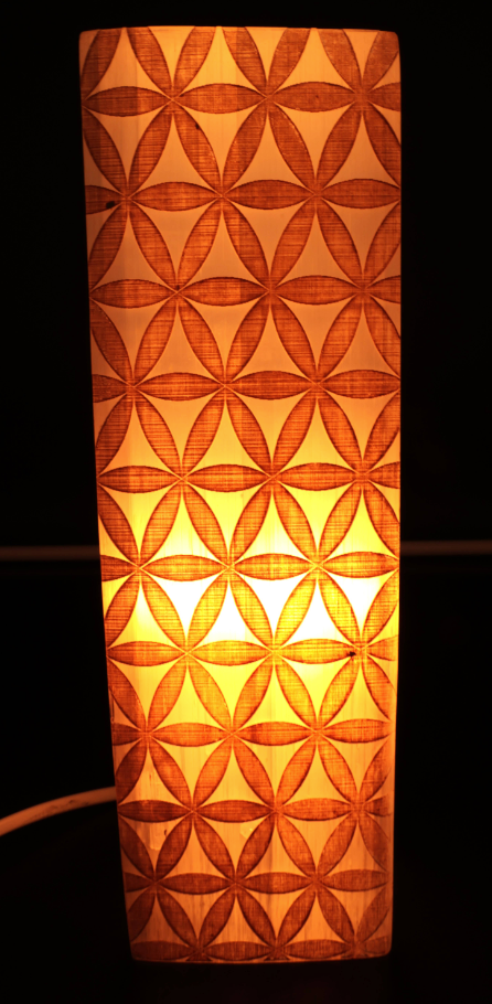 Lámpara Selenite Rectangular Grabada de 25 cm – Flor de Vida Dorada - Mundo Tibet