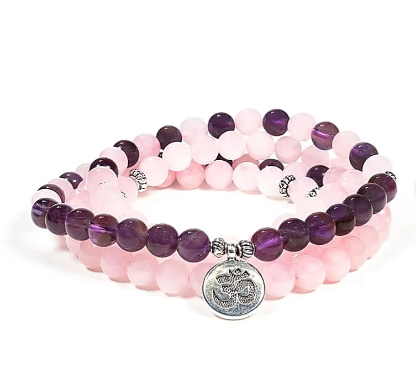 Amuleto tibetano de 108 cuentas de cuarzo rosa con símbolo OM - Mundo Tibet
