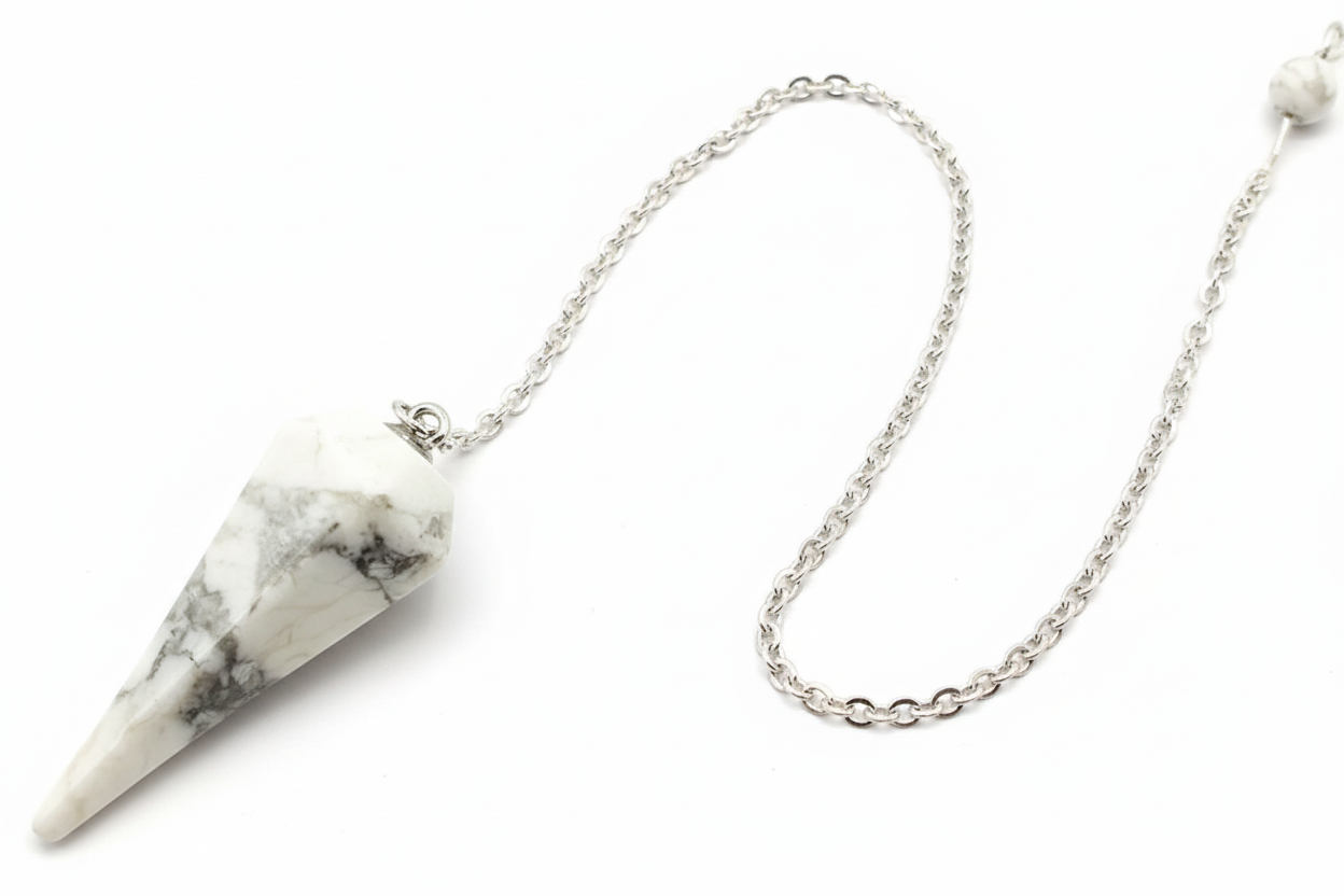 Reloj de péndulo con forma de punta facetada en howlite blanca natural - Mundo Tibet